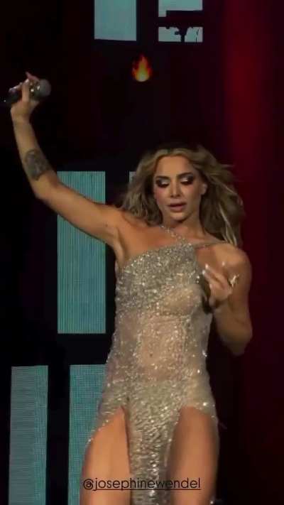 Josephine, ποδάρες...💦💦💦