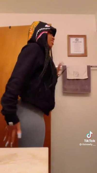 Pretty young thing🫣