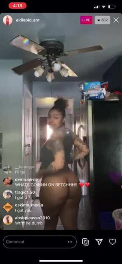 Ass flash 😻😻🍑