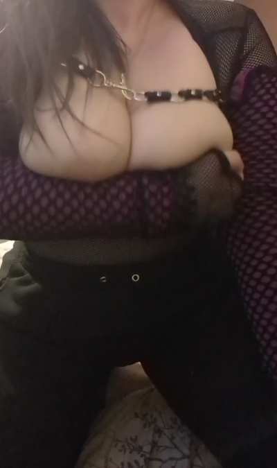 Thick Big Titty Goth Milf 💚🖤💚🖤