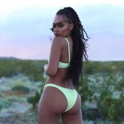 Don't you wanna just kiss it 🍑