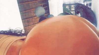 Kim Kardashian’s ass up close