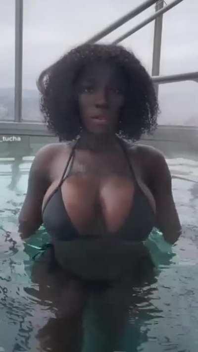 Tucha (@fitmoveby_tucha)