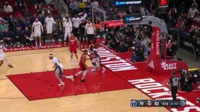 [Highlight] Kendrick Nunn poster dunk and behind the back pass to Kuzma in his Wizards debut