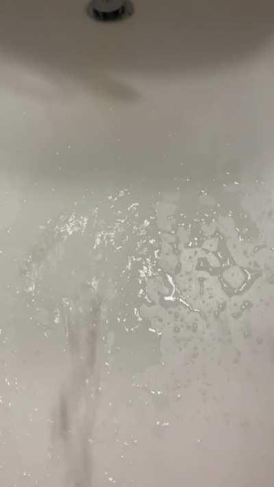 My big pussy lips make my pee spray all over! Who wants a shower 🥵😈