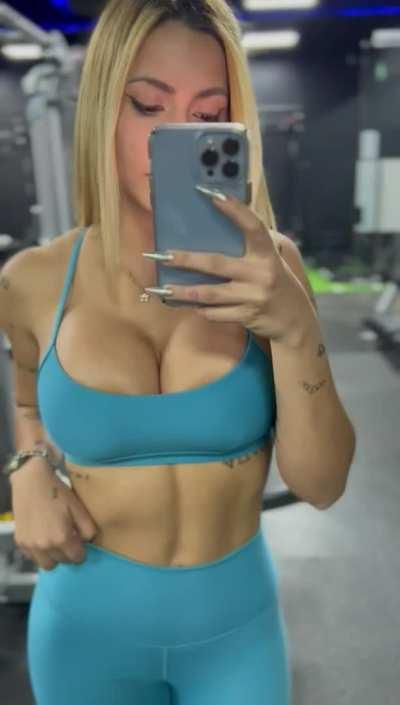 I think I can go with one size down for my top 😋 doll