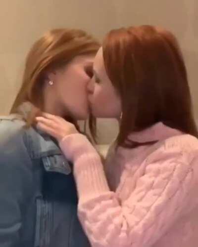 I’m A Simple Man, I See A Red Head, I Upvote.