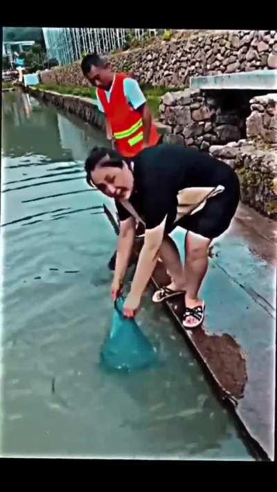 Worst clout chasers I've seen in a while! Pointless content, the guy's face says it all...