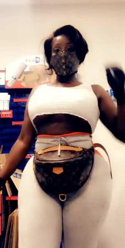 One of the first African vixen 🔥😍