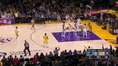 [Highlight] Rui Hachimura splits two defenders for the spin dunk!