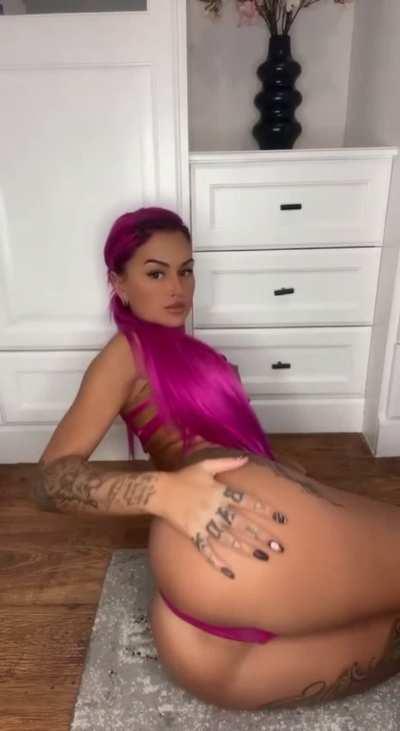 Big tiddy Tattooed girl...do you like