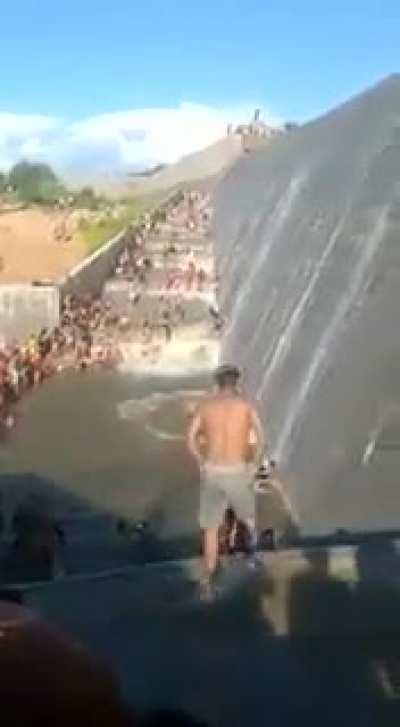 *Beach Park é para os fracos.* Bom mesmo é no açude da Farinha em Patos/PB.