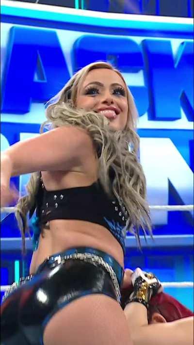 Liv Morgan 👋🍑[with sound]