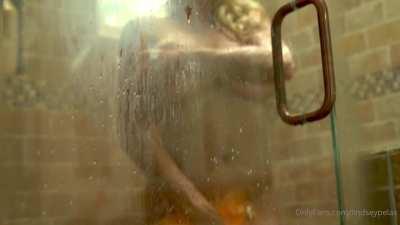 New video from Lindsey