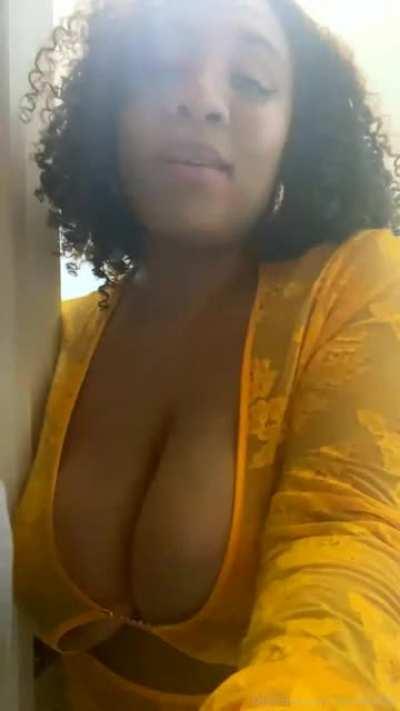 So damn thick 😩😩