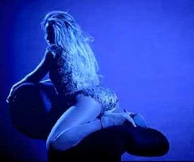 Thank you Beyonce for these photos you have decided to post in the last month. You finally decided to show your perfect ass for what it is, which we all dreamed of seeing so clearly and finally, you made up your mind to show it. We all have our dicks dest