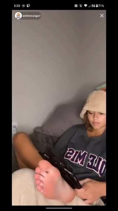 Dm to trade pics/vids with me