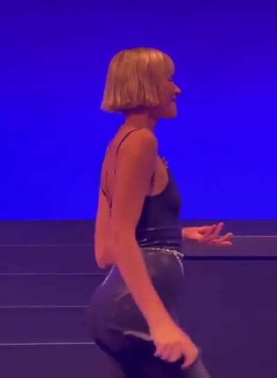 Le bon cul d’Angele 🖤