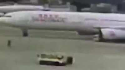 Watch me stop this airplane