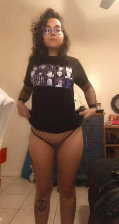 I’m a bit of a shy goth slut ( /)w(\✿)