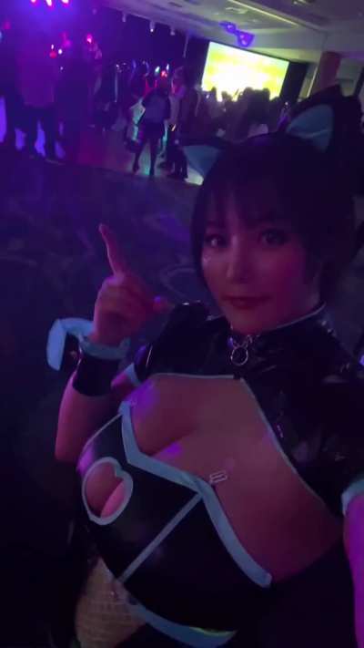 Big breasts are making a return 😈