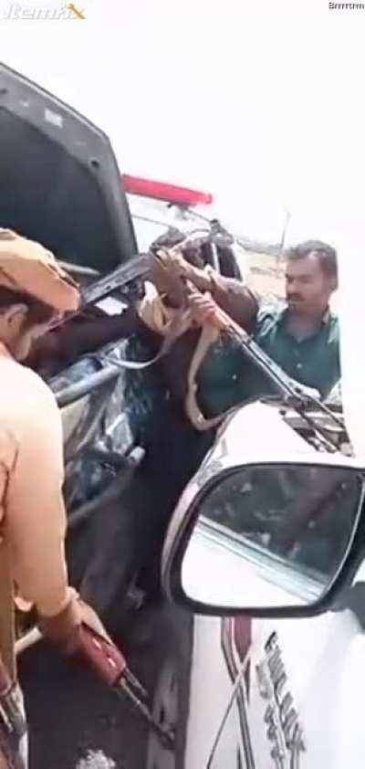 Dudes use AK-47's as jumper cables