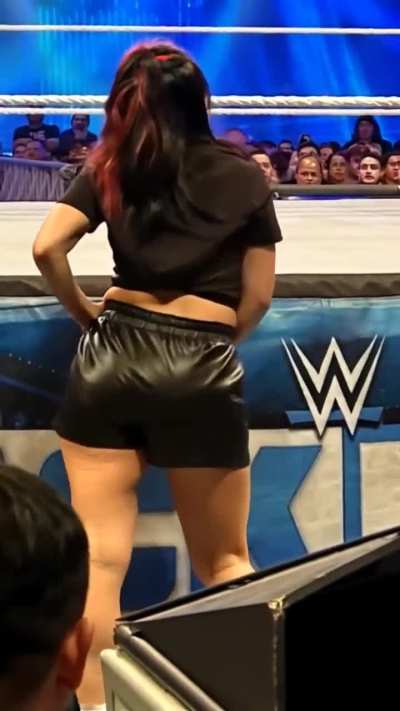 Bayley shaking that ass