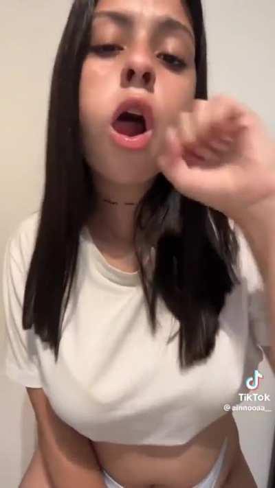 Vaya carita oara echarsela toda en la boca