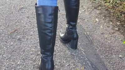 Snails with platform boots