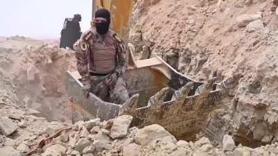 Iraqi SOF kill isis fighters who were hiding in a cave then extract them out with an excavator. May 13 - 2022, western Mosul.