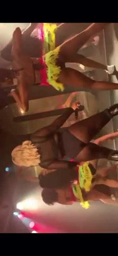 Jerking off to that fat batty