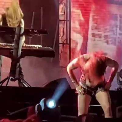 Floor Jansen headbanging I