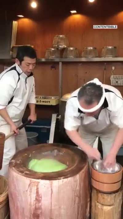 How mochi is made in Japan