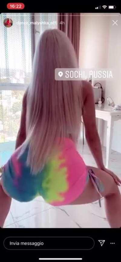 Juicy ass 🍑🍑🍑