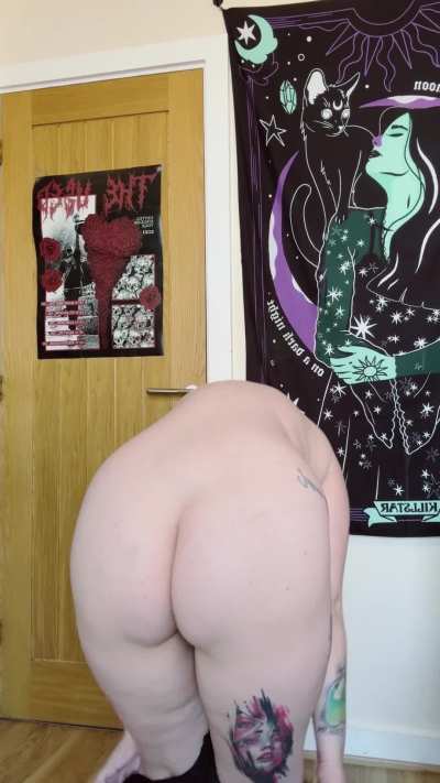 imagine ur alt gf sending you stuff like this