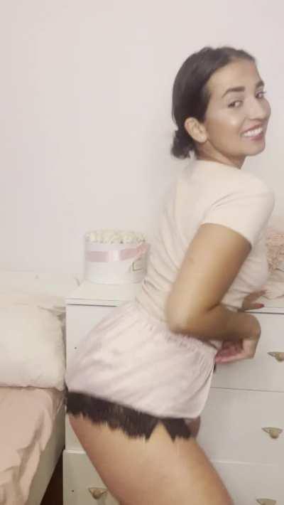 You like a cubana that can dance like this?