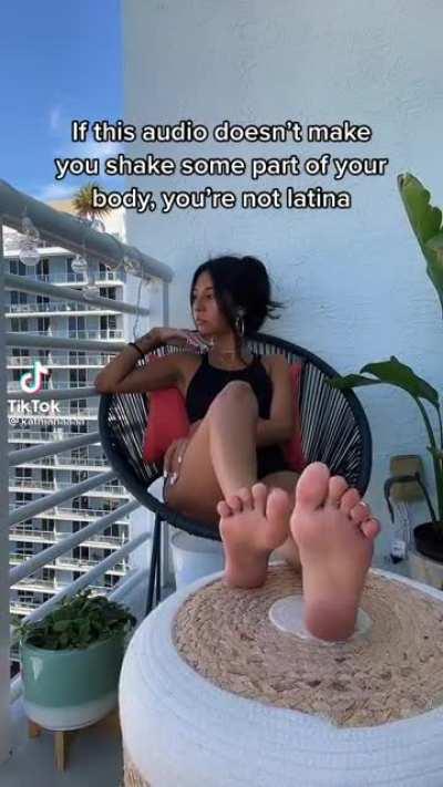 with the white toes😋