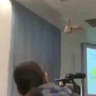 кстати, между нами говоря, в залупу встроена китайская камера и трёхлитровый спермомёт)