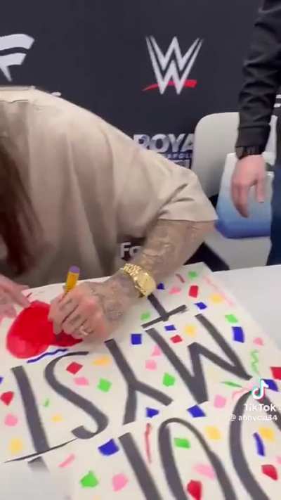 [Video] Dominik Mysterio has wholesome moment w/ young fan at his meet & greet