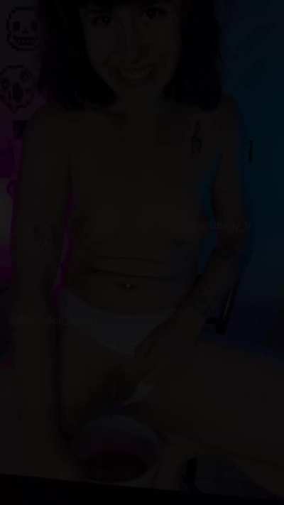 Pissing in my puke, eating all of that🤮🌸