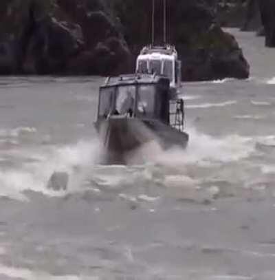 Heavy seas can also be present on rivers