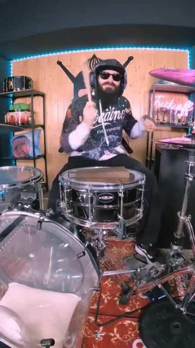 I really didn't expect this (Credit to El Espepario Siberiano on Youtube and Instagram)