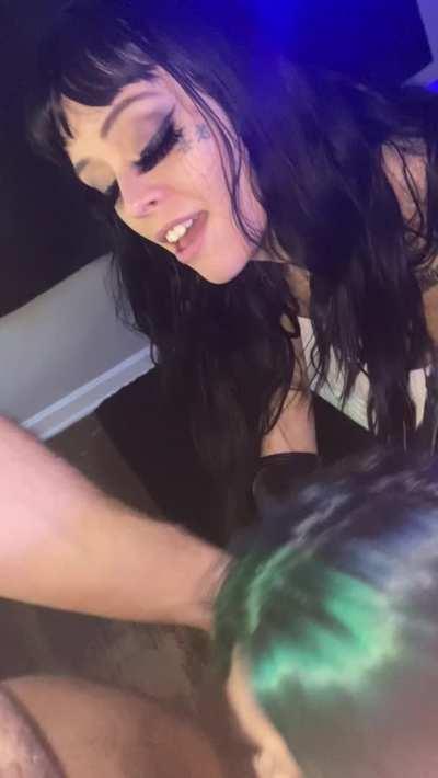 Giving bestie some assistance (MFF)