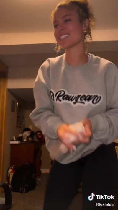 patiently waiting for Lexie to turn around...she's insanely hot!