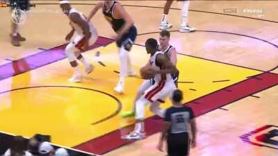 [Highlight] Bam Adebayo goes strong to the rim on Christian Braun and dunks on him while Jokic tries to help from behind. With replays and multi-broadcast and language - ABC (English), ESPN (Spanish), Movistar (Spanish), ESPN (Portuguese), SPOTV (Korean) 