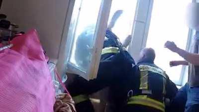 Firefighters snatch a suicide jumper out of mid air