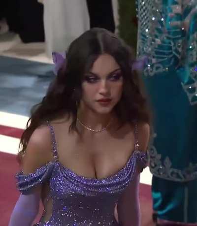 Cleavage from the met 22