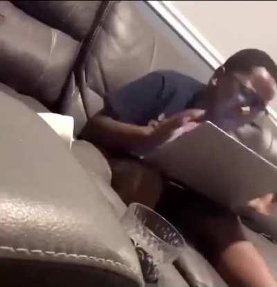 Josh after seeing all the jokes about his L knees