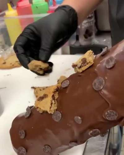 É bonito, mas como que vai comer o chocolate por fora?