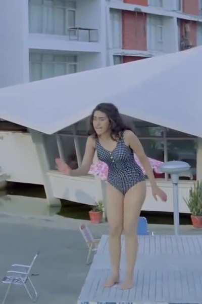 Karishma kapoor Mommy in Swimsuit 